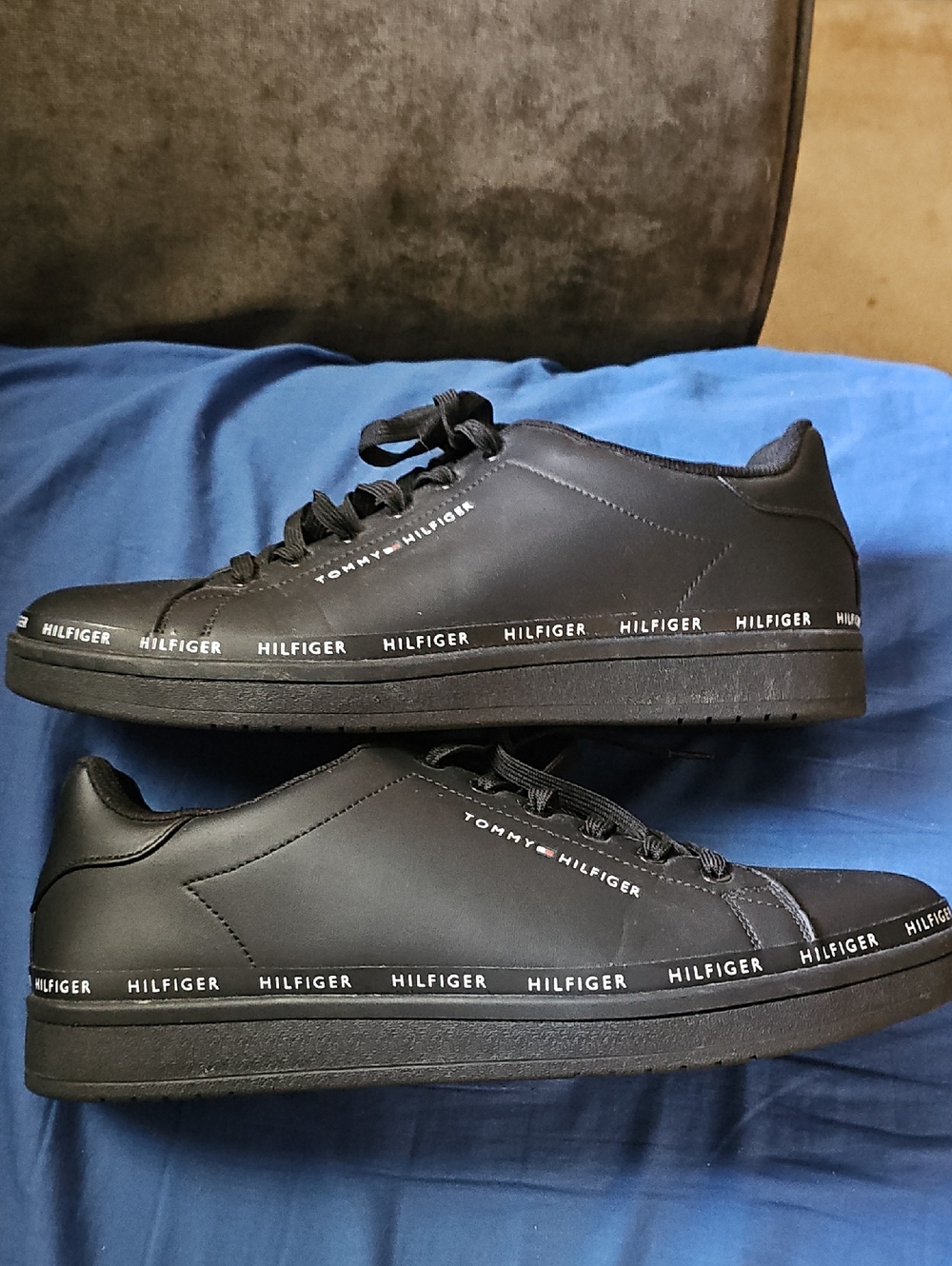 Tommy Hilfiger Black Low-Top Logo-Strip Sneakers